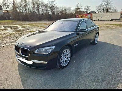 Second-hand BMW 750 Comfort Edition 381 CP (280 kW) 2014 Negru Berlinǎ