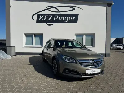 Gebraucht Opel Insignia Country Tourer Basis 163 PS (119 kW) 2014 Olive tree Kombi