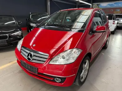 Gebraucht Mercedes A200 140 PS (102 kW) 2010 Rot Limousine