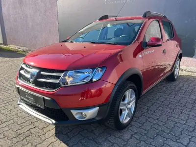 Usata Dacia Sandero Prestige 90 CV (66 kW) 2013 Rosso Utilitaria