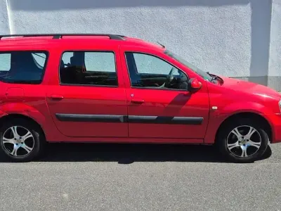 Gebraucht Dacia Logan MCV Lauréate 105 PS (77 kW) 2009 Rot Limousine