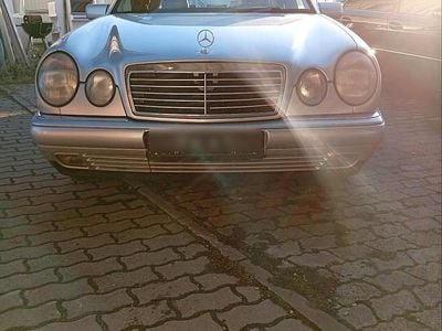 Usata Mercedes E280 204 CV (150 kW) 1999 Argento Berlina