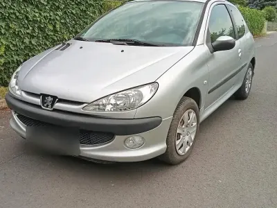 Gebraucht Peugeot 206 75 PS (55 kW) 2007 Silber Kleinwagen