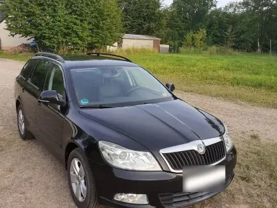 Gebraucht Skoda Octavia Elegance 122 PS (89 kW) 2010 Schwarz Kombi