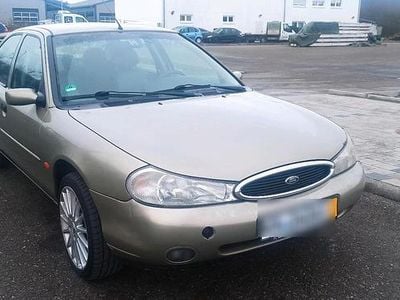 Gold Gebraucht 1998 Ford Mondeo Sport Limousine | 987 €
