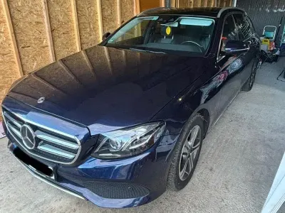 Gebraucht Mercedes E220 194 PS (142 kW) 2019 Blau Kombi