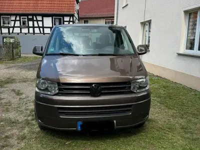 Gebraucht VW Caravelle 140 PS (102 kW) 2013 Braun Van