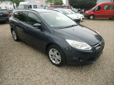 Gebraucht Ford Focus Trend 125 PS (91 kW) 2011 Grau Kombi