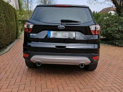 gebraucht Ford Kuga IN SCHWARZ