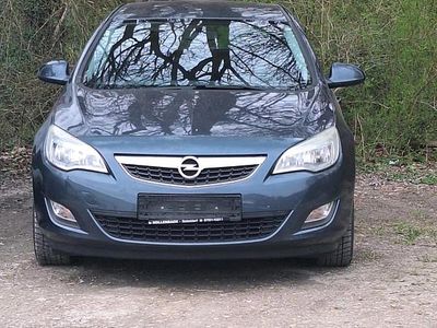 Second-hand Opel Astra 101 CP (74 kW) 2010 Albastru Berlinǎ