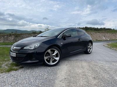 Gebraucht Opel Astra GTC Edition 179 PS (131 kW) 2013 Schwarz Limousine