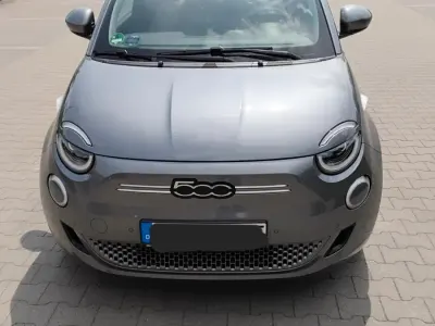 Gebraucht Fiat 500e La Prima 86 kW (118 PS) 2023 Grau Kleinwagen