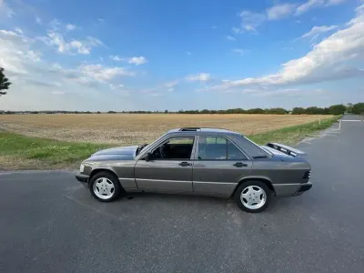 Gebraucht Mercedes 190 109 PS (80 kW) 1990 Grau Limousine