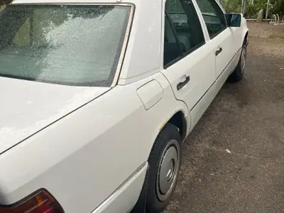Gebraucht Mercedes E300 180 PS (132 kW) 1993 Weiß Limousine