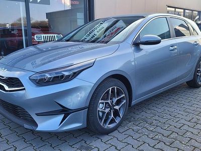 Neu Kia Ceed Gold 140 PS (102 kW) 2026 Lunar silber Kleinwagen