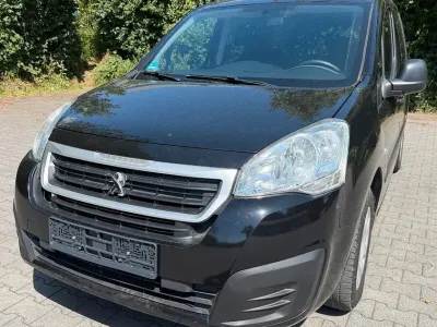 Gebraucht Peugeot Partner Tepee Active 110 PS (80 kW) 2017 Schwarz Van / Kleinbus