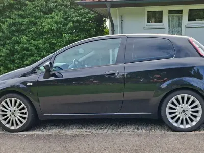 Gebraucht Fiat Grande Punto Life 77 PS (56 kW) 2011 Schwarz Kleinwagen