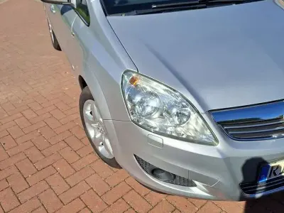 Gebraucht Opel Zafira Edition 140 PS (102 kW) 2008 Silber Van / Kleinbus