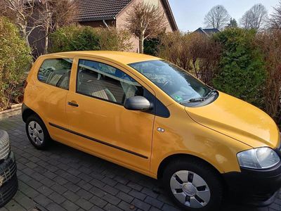 Second-hand VW Fox 54 CP (39 kW) 2005 Galben Hatchback
