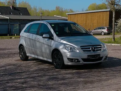 Gebraucht Mercedes B180 116 PS (85 kW) 2010 Silber Van / Kleinbus