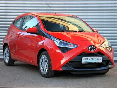 Second-hand Toyota Aygo X-play 72 CP (52 kW) 2020 Roșu Hatchback