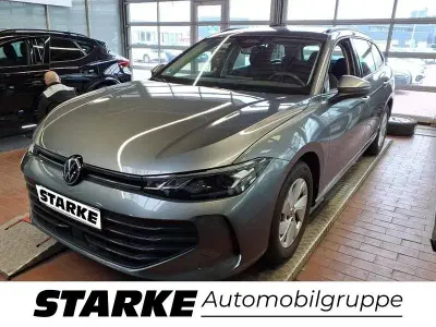 Gebraucht VW Passat Basis 150 PS (110 kW) 2024 Grau Kombi