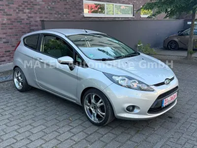Gebraucht Ford Fiesta Titanium 82 PS (60 kW) 2010 Silber Limousine