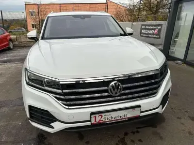 Gebraucht VW Touareg Basis 231 PS (169 kW) 2019 Pure white SUV