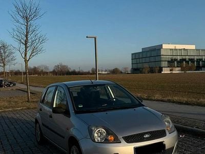 Gebraucht Ford Fiesta 80 PS (58 kW) 2006 Silber Kleinwagen