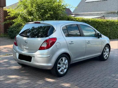 Gebraucht Opel Corsa 90 PS (66 kW) 2010 Silber Kleinwagen