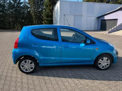 Gebraucht Nissan Pixo 68 PS (50 kW) 2010 Blau Kleinwagen