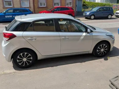 Gebraucht Hyundai i20 Active 90 PS (66 kW) 2016 Silber Kleinwagen