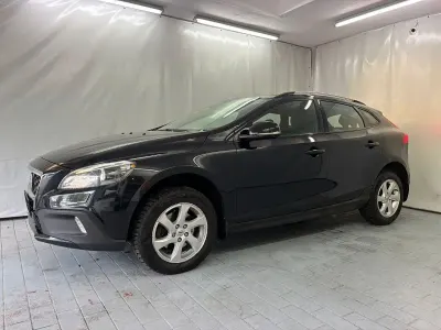 Gebraucht Volvo V40 Momentum 114 PS (83 kW) 2014 Schwarz Limousine