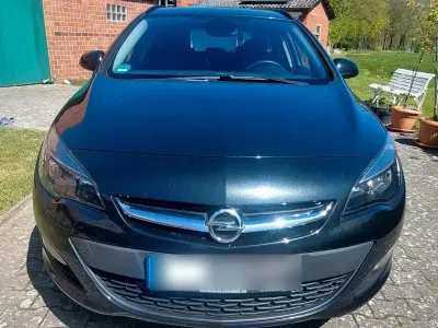 Używany Opel Astra Edition 165 KM (121 kW) 2014 Czarny Kombi
