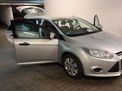 Second-hand Ford Focus 101 CP (74 kW) 2015 Argintiu Break