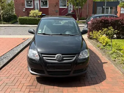Gebraucht VW Fox 54 PS (39 kW) 2009 Schwarz Kleinwagen