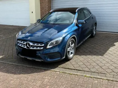 Gebraucht Mercedes GLA250 AMG line 211 PS (155 kW) 2019 Blau SUV