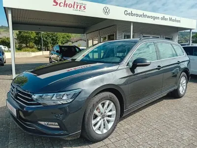 Gebraucht VW Passat Business 150 PS (110 kW) 2023 Mangangrau metallic Kombi