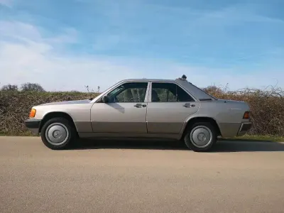 Gebraucht Mercedes 190 75 PS (55 kW) 1989 Silber Limousine