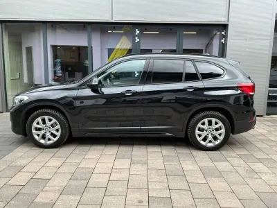 Gebraucht BMW X1 Sport Line 150 PS (110 kW) 2019 Saphirschwarz metallic (metallic) SUV