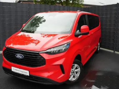 Gebraucht Ford Tourneo Trend 136 PS (100 kW) 2025 Rot Van / Kleinbus