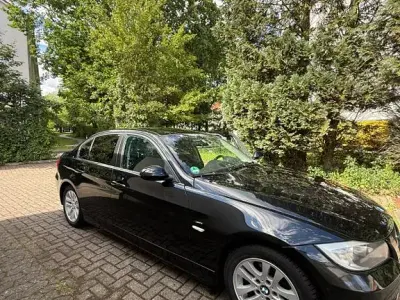 Gebraucht BMW 320 170 PS (125 kW) 2008 Schwarz Limousine