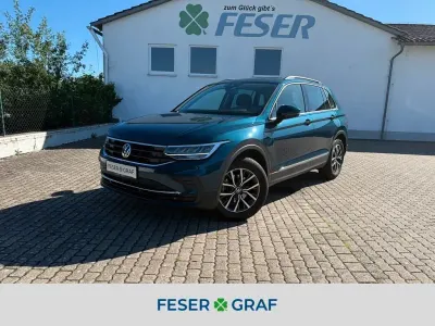 Używany VW Tiguan Life 150 KM (110 kW) 2022 Niebieski SUV