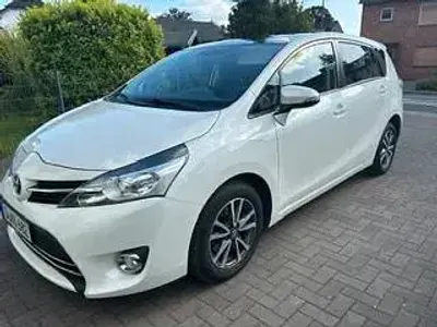 Gebraucht Toyota Verso Skyview Edition 111 PS (81 kW) 2015 Weiß Van / Kleinbus