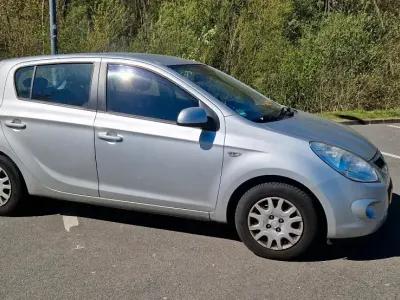 Gebraucht Hyundai i20 78 PS (57 kW) 2010 Silber Kleinwagen