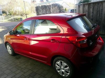 Gebraucht Ford Ka Plus 85 PS (62 kW) 2017 Rot Kleinwagen