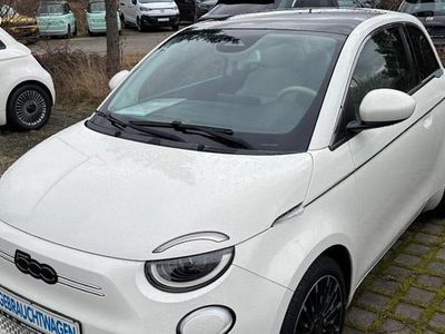 Gebraucht Fiat 500e La Prima 86 kW (118 PS) 2023 Weiß Limousine
