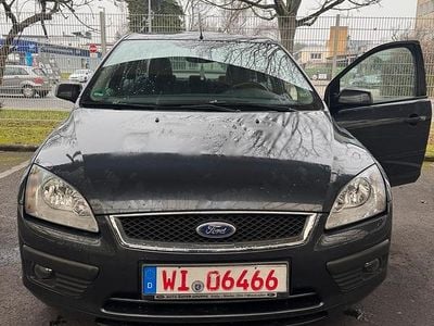 Gebraucht Ford Focus 100 PS (73 kW) 2005 Grau Limousine