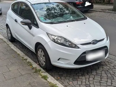 Gebraucht Ford Fiesta Ambiente 82 PS (60 kW) 2009 Weiß Limousine