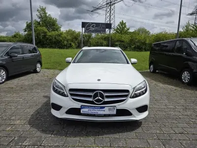 Gebraucht Mercedes C220 Avantgarde 194 PS (142 kW) 2020 Weiß Limousine
